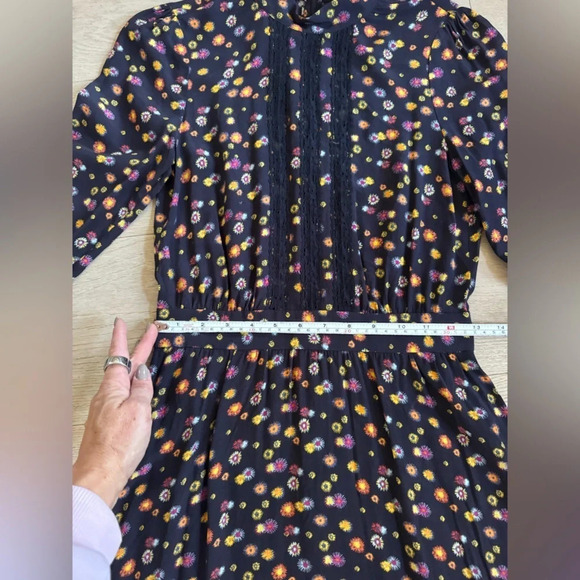 & OTHER STORIES
Dandelion Dress
Size 4 - Picture 6 of 12